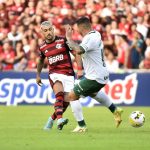 Gabigol enche os olhos de Paulo Sousa em vitória do Flamengo que não fez jus a esquema ousado