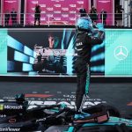 GP do Azerbaijão: Russell segura Verstappen por 0s1 e vence; Bortoleto é 13º