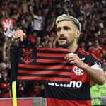 Arrascaeta sai do banco para resgatar o Flamengo e se aproxima de marca de Zico na Libertadores